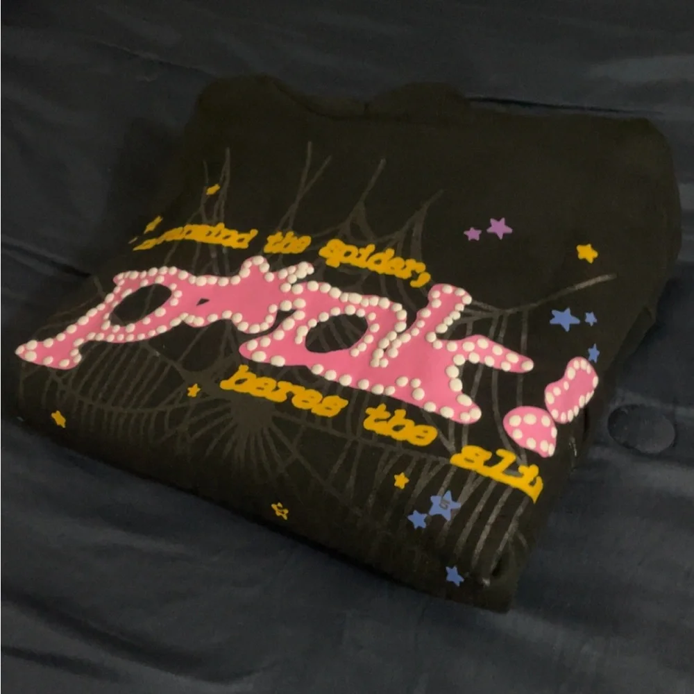 I’m selling this large sp5der pink hoodie it is black and pink - Picture 4 of 5